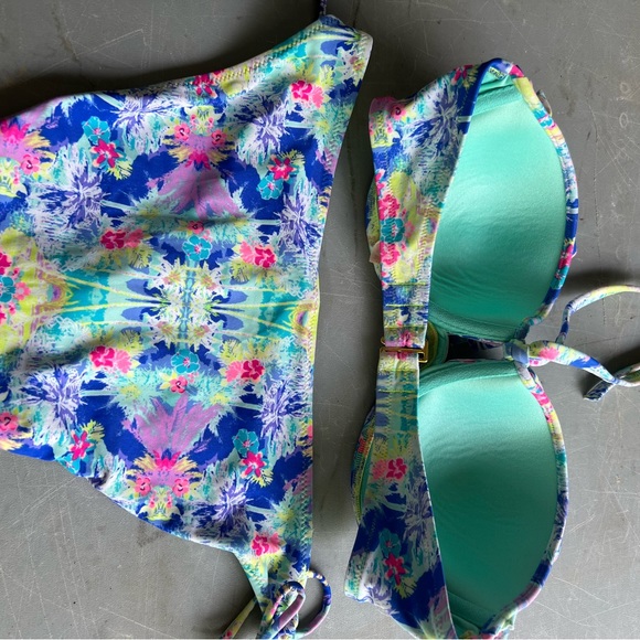Victoria’s Secret Bikini 34D top, large bottom - Picture 2 of 4
